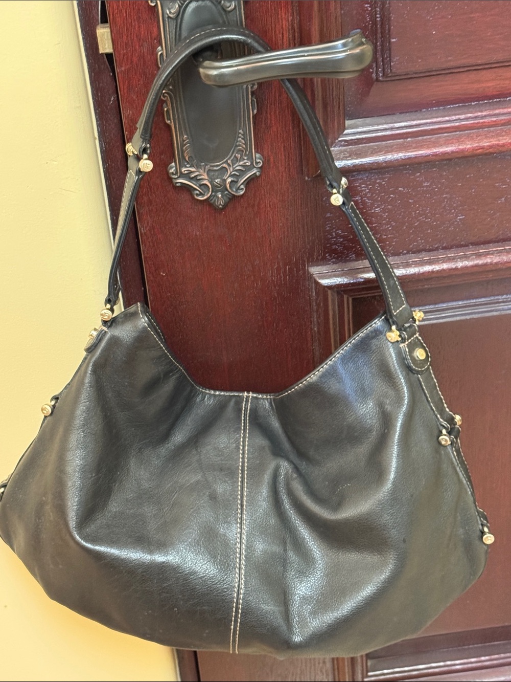 LIZ CLAIBORNE BLACK LEATHER HANDBAG PURSE. PREOWNED